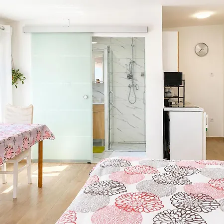 Amazing In Tribunj With Wifi Apartamento *