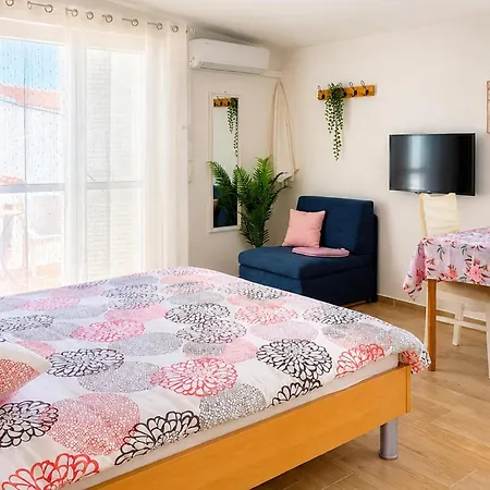 Amazing In Tribunj With Wifi Apartamento