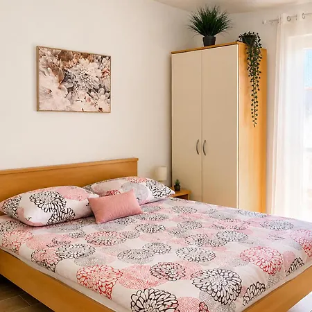 Apartamento Amazing In Tribunj With Wifi *